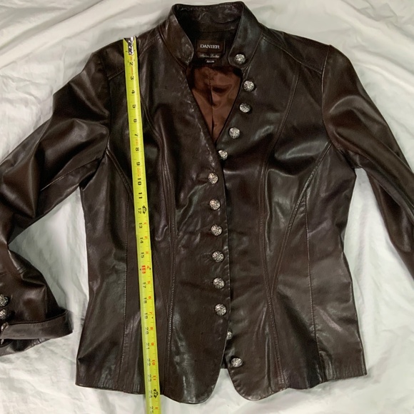 Danier Brown Leather Military-Style Italian Leather Blazer (Women’s medium) - Picture 3 of 13